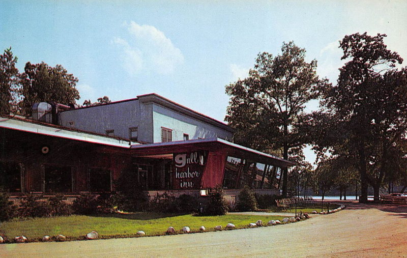 Gull Harbor Inn - Vintage Postcard (newer photo)
